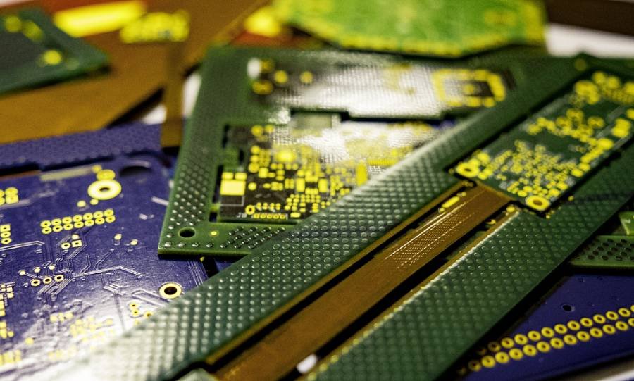 Stack of high-purity copper foil PCBs used in electronics like lithium-ion batteries and communication devices, demonstrating JHYPCB's fabrication expertise.