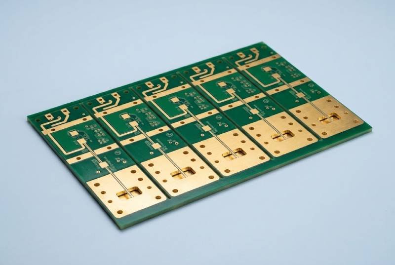 Bare heavy copper PCB with thick copper traces and high-current board construction
